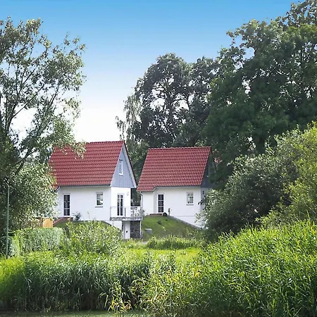 Am Kummerower See, * Kummerow (Mecklenburgische Seenplatte)