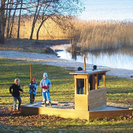 Semesterbostad Am Kummerower See,