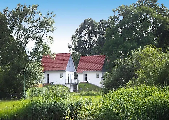 Am Kummerower See, * Kummerow (Mecklenburgische Seenplatte)